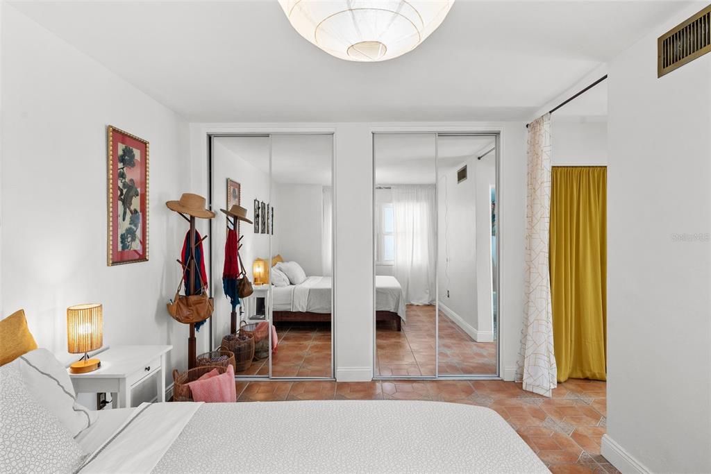 For Sale: $152,500 (1 beds, 1 baths, 595 Square Feet)