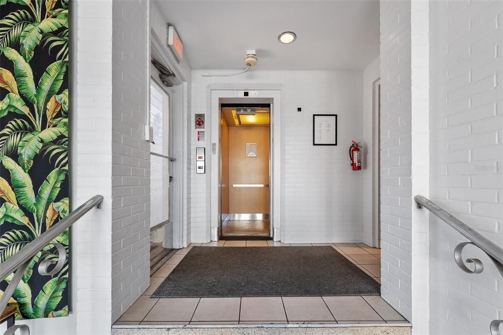 For Sale: $152,500 (1 beds, 1 baths, 595 Square Feet)