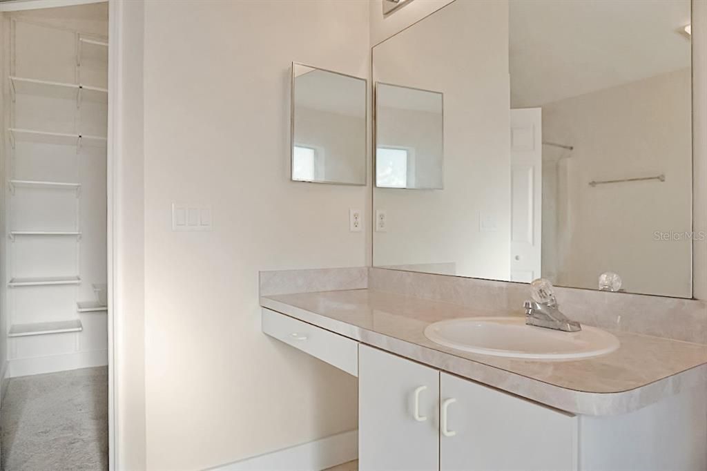 For Rent: $1,950 (4 beds, 2 baths, 1902 Square Feet)