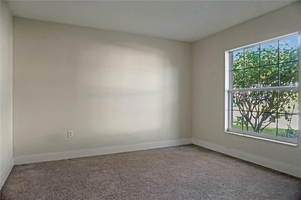 For Rent: $1,950 (4 beds, 2 baths, 1902 Square Feet)