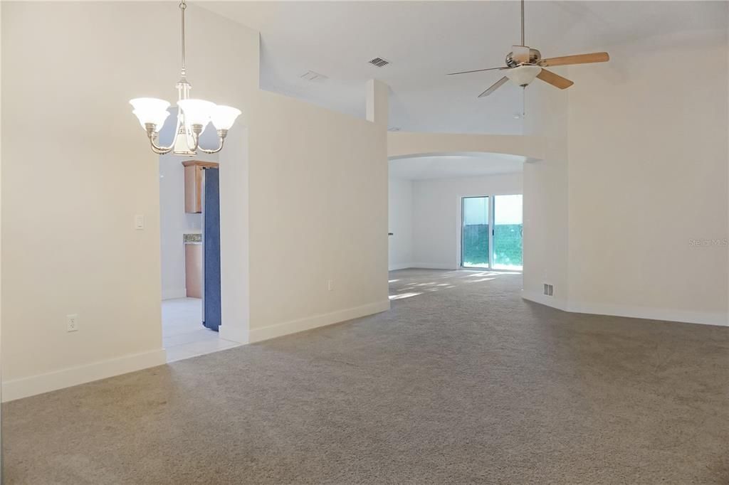 For Rent: $1,950 (4 beds, 2 baths, 1902 Square Feet)