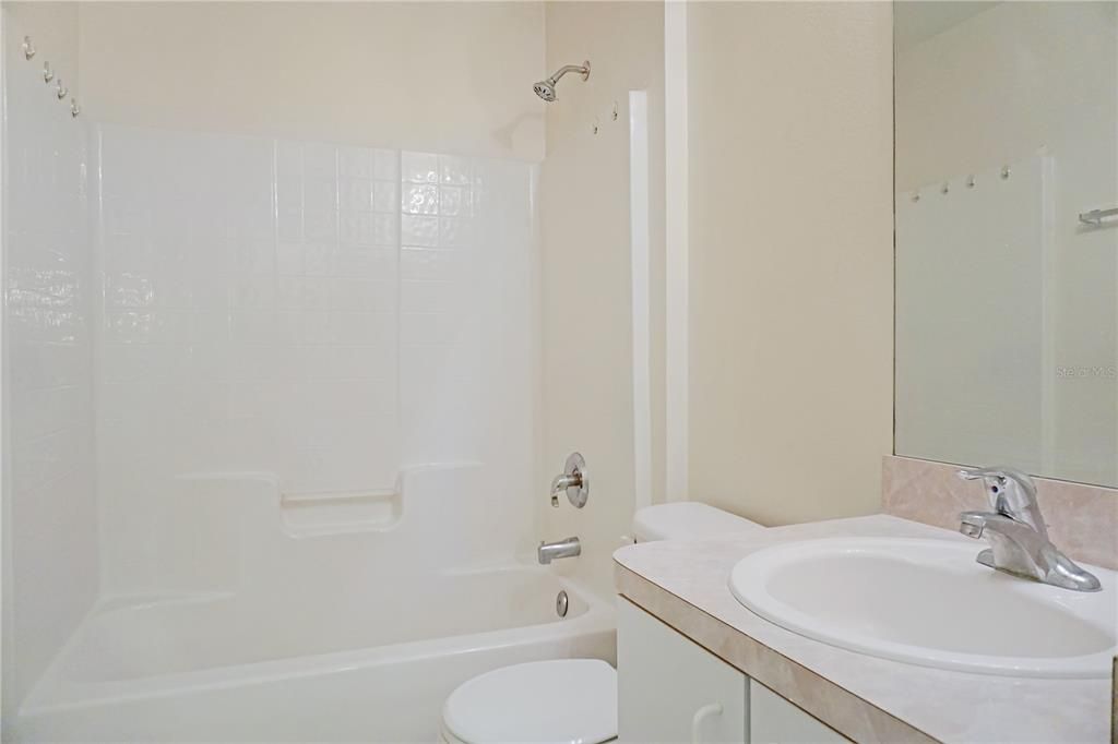 For Rent: $1,950 (4 beds, 2 baths, 1902 Square Feet)