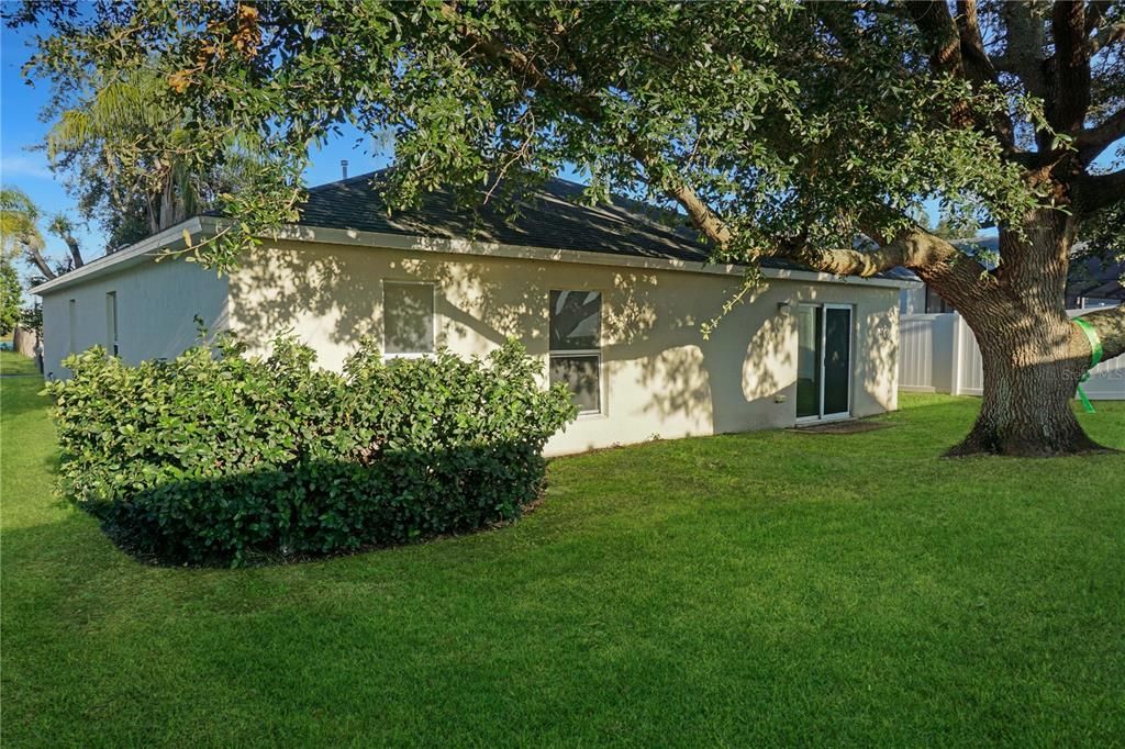 For Rent: $1,950 (4 beds, 2 baths, 1902 Square Feet)