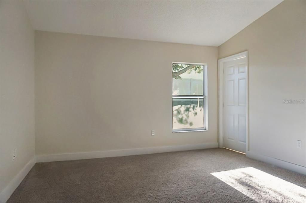 For Rent: $1,950 (4 beds, 2 baths, 1902 Square Feet)