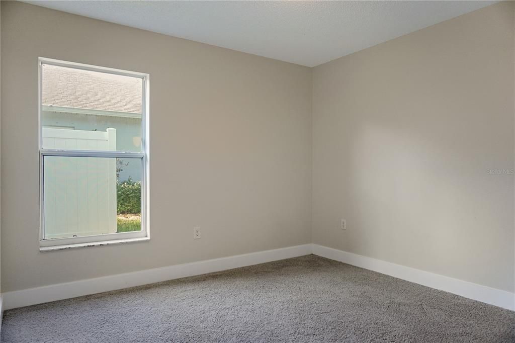 For Rent: $1,950 (4 beds, 2 baths, 1902 Square Feet)