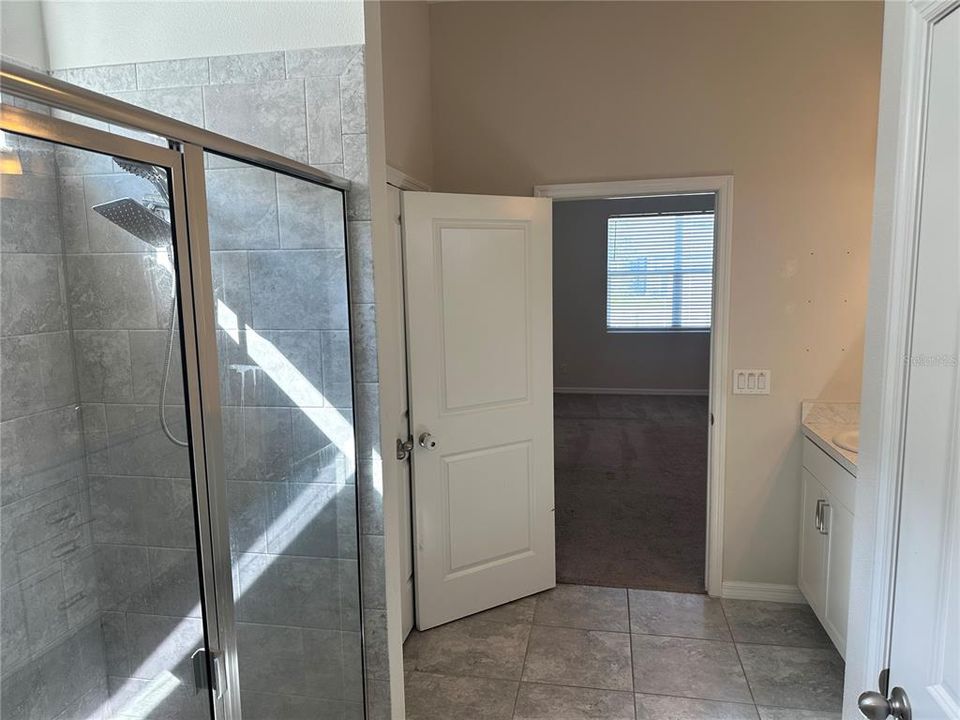 合同活跃: $384,900 (4 贝兹, 3 浴室, 2244 平方英尺)