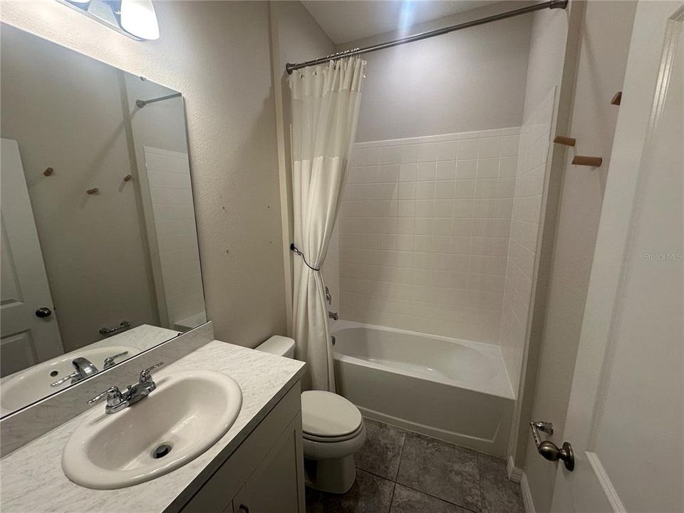 合同活跃: $384,900 (4 贝兹, 3 浴室, 2244 平方英尺)