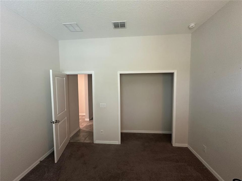 合同活跃: $384,900 (4 贝兹, 3 浴室, 2244 平方英尺)