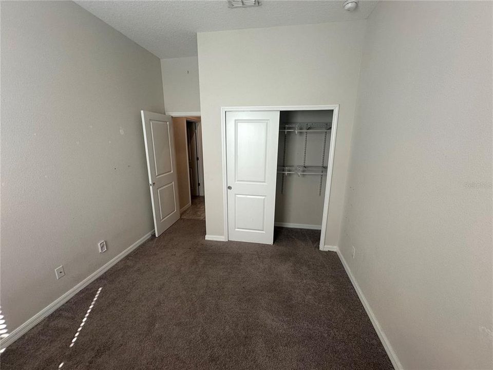 合同活跃: $384,900 (4 贝兹, 3 浴室, 2244 平方英尺)