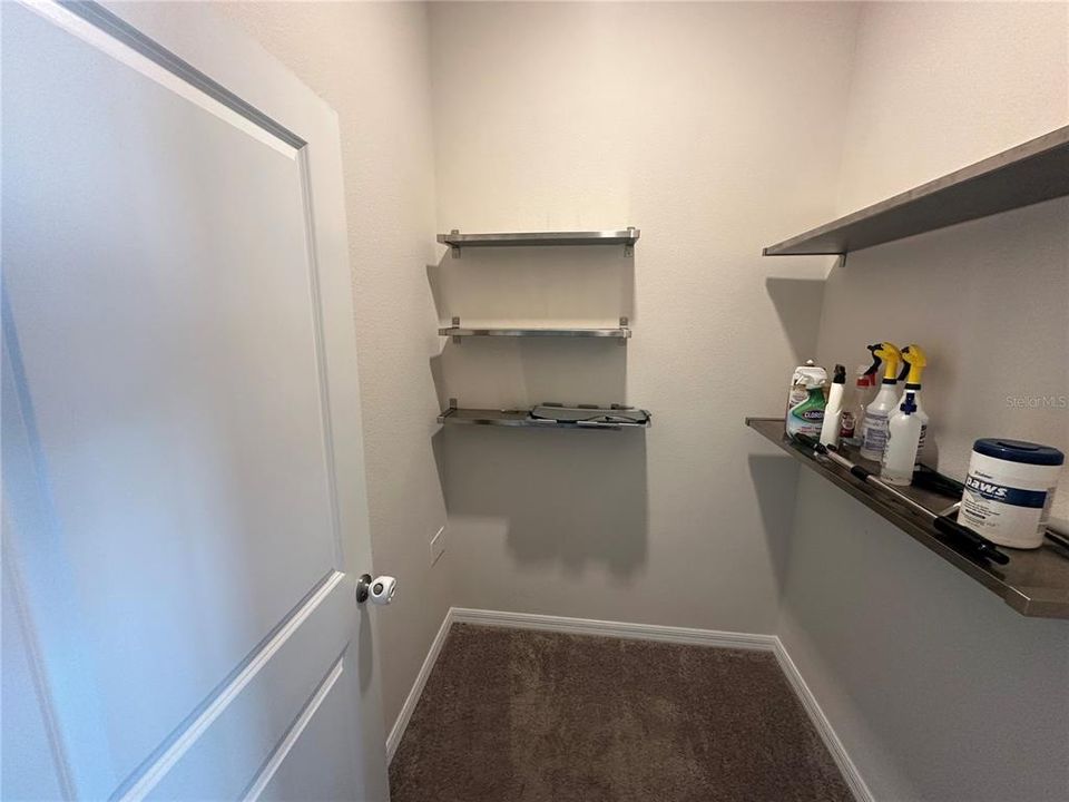 合同活跃: $384,900 (4 贝兹, 3 浴室, 2244 平方英尺)