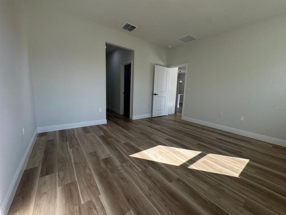 For Rent: $1,950 (4 beds, 2 baths, 1833 Square Feet)