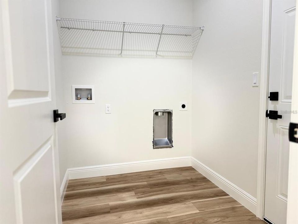 For Rent: $1,950 (4 beds, 2 baths, 1833 Square Feet)