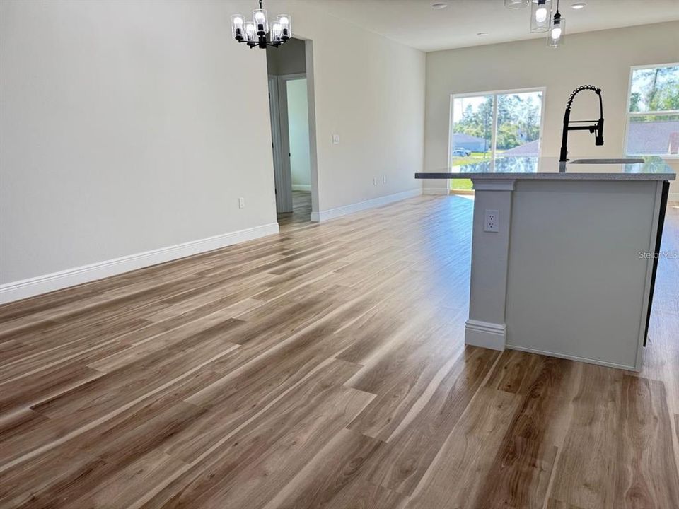 For Rent: $1,950 (4 beds, 2 baths, 1833 Square Feet)