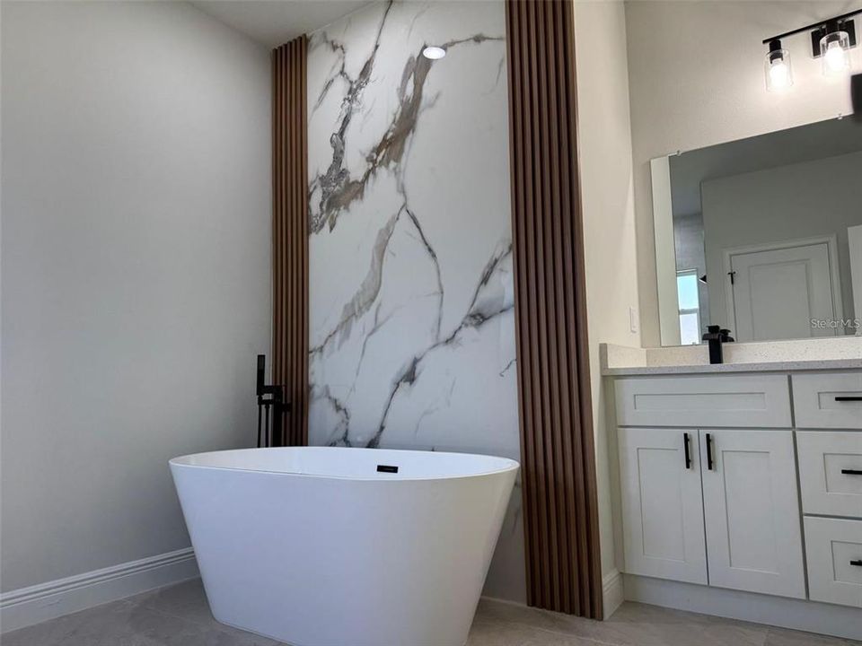 For Rent: $1,950 (4 beds, 2 baths, 1833 Square Feet)