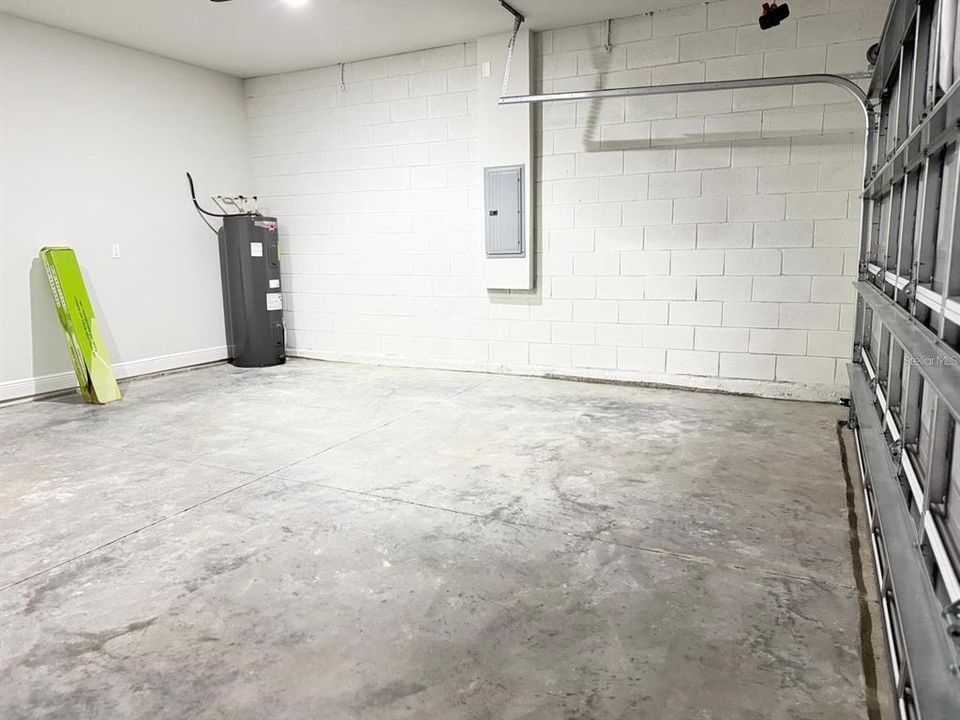 For Rent: $1,950 (4 beds, 2 baths, 1833 Square Feet)