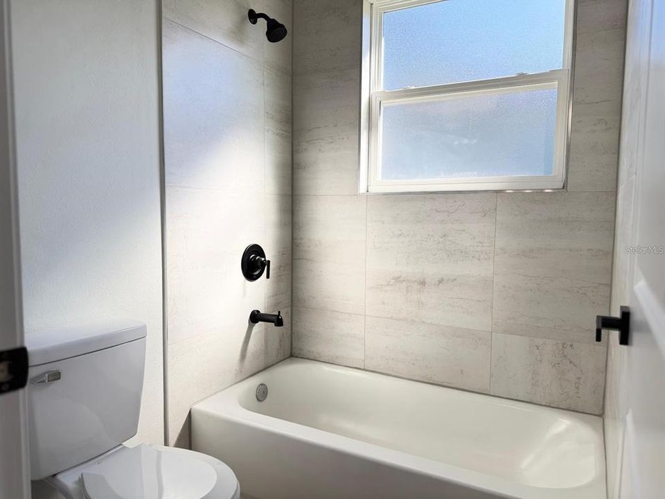 For Rent: $1,950 (4 beds, 2 baths, 1833 Square Feet)