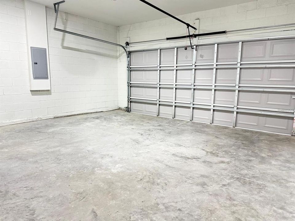 For Rent: $1,950 (4 beds, 2 baths, 1833 Square Feet)