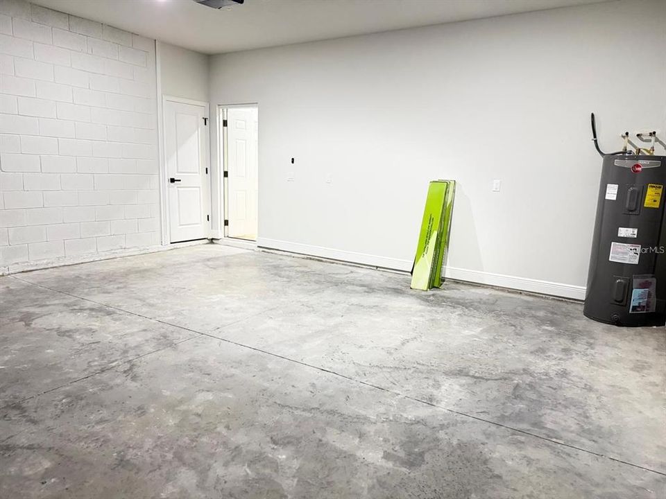 For Rent: $1,950 (4 beds, 2 baths, 1833 Square Feet)