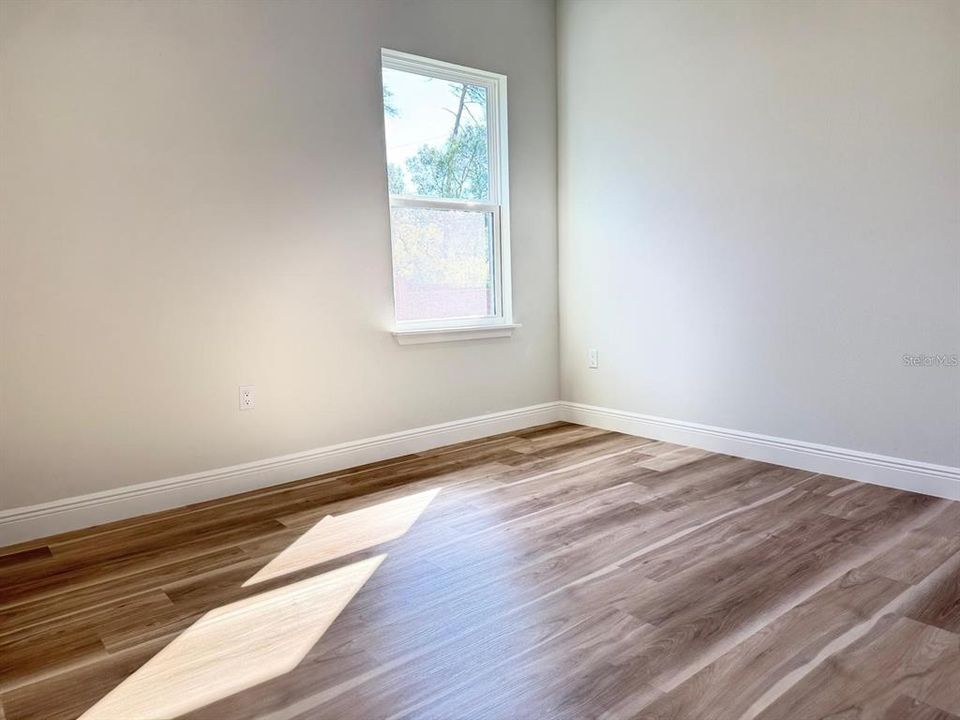 For Rent: $1,950 (4 beds, 2 baths, 1833 Square Feet)