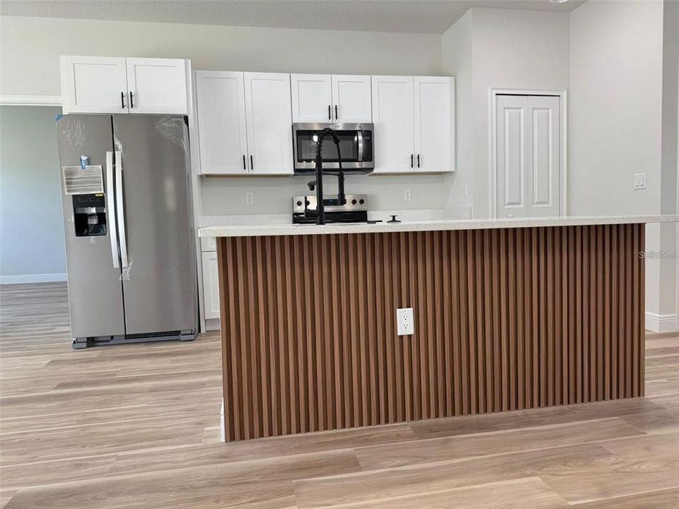 For Rent: $1,950 (4 beds, 2 baths, 1833 Square Feet)