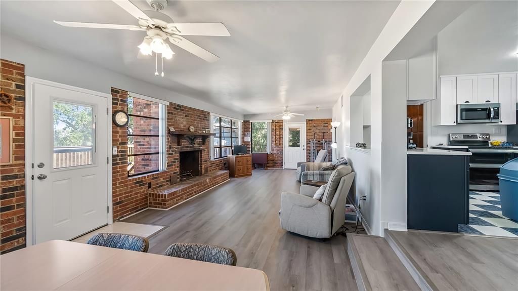 待售: $695,000 (3 贝兹, 2 浴室, 1929 平方英尺)