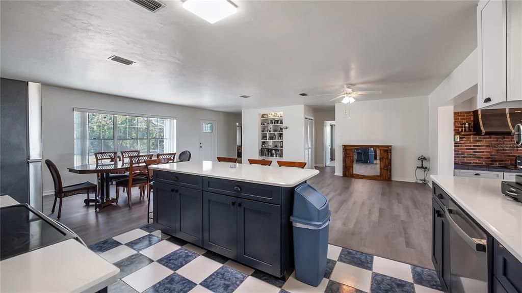 待售: $695,000 (3 贝兹, 2 浴室, 1929 平方英尺)