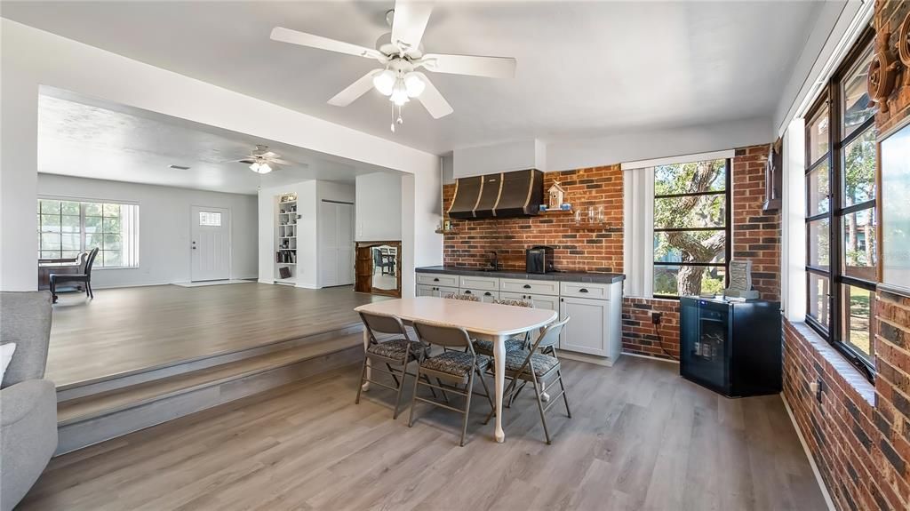 待售: $695,000 (3 贝兹, 2 浴室, 1929 平方英尺)