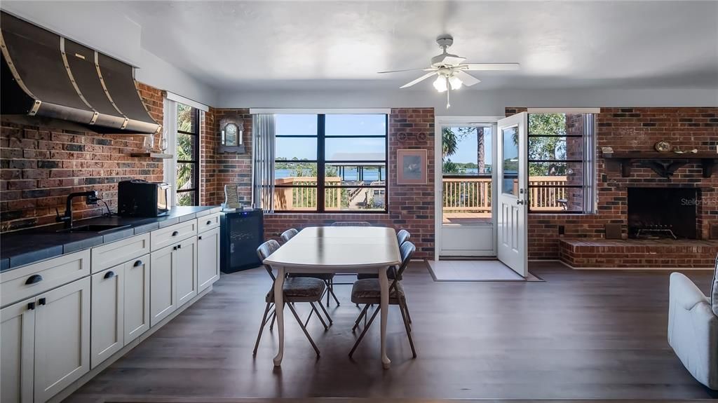 待售: $695,000 (3 贝兹, 2 浴室, 1929 平方英尺)