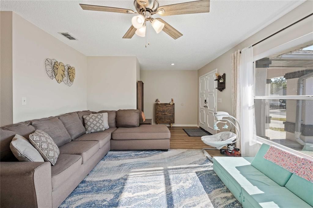 В аренду: $2,100 (3 спален, 2 ванн, 1832 Квадратных фут)