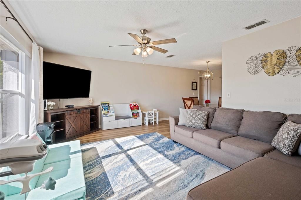 В аренду: $2,100 (3 спален, 2 ванн, 1832 Квадратных фут)