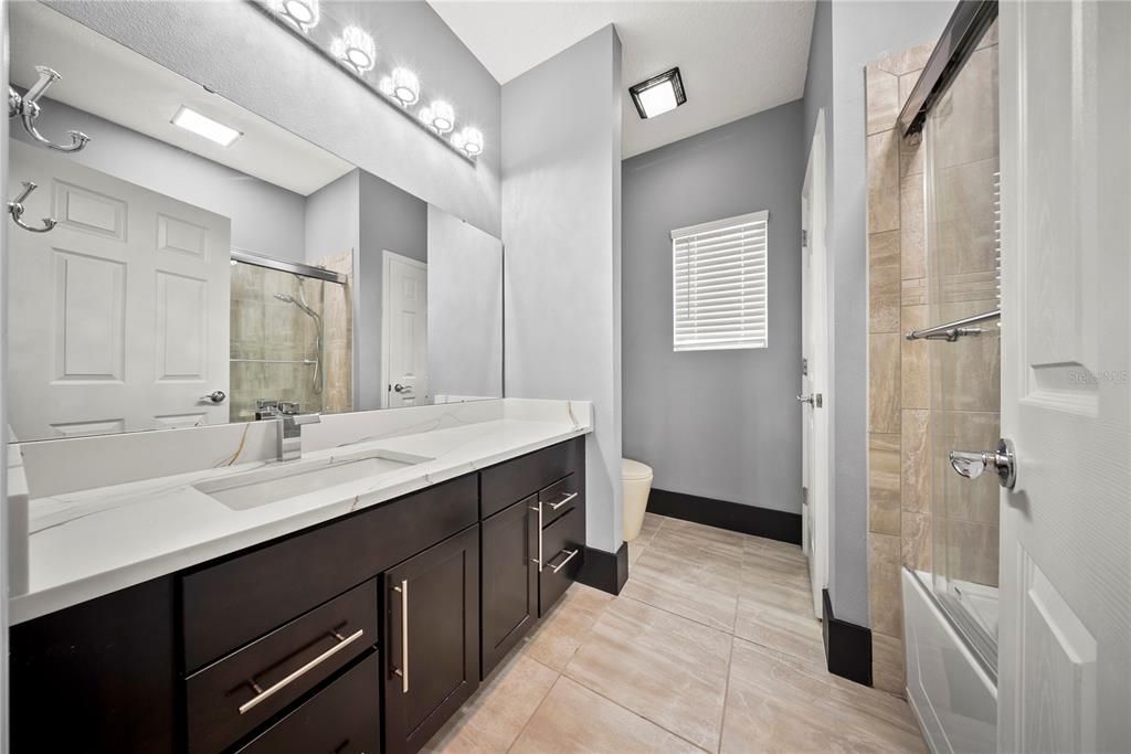 待售: $990,000 (5 贝兹, 3 浴室, 2950 平方英尺)