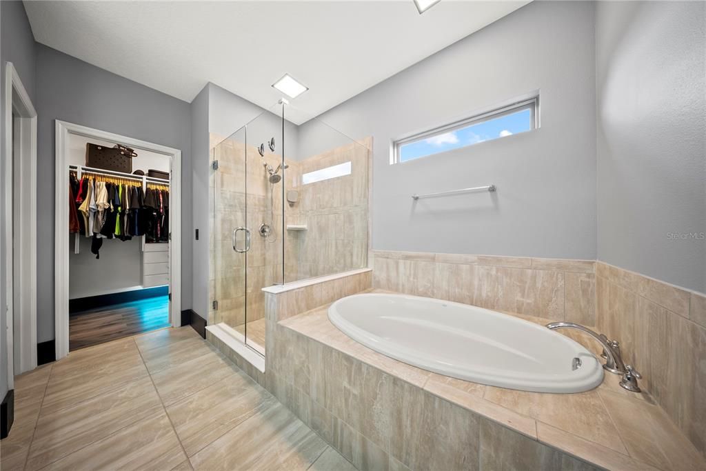 待售: $990,000 (5 贝兹, 3 浴室, 2950 平方英尺)