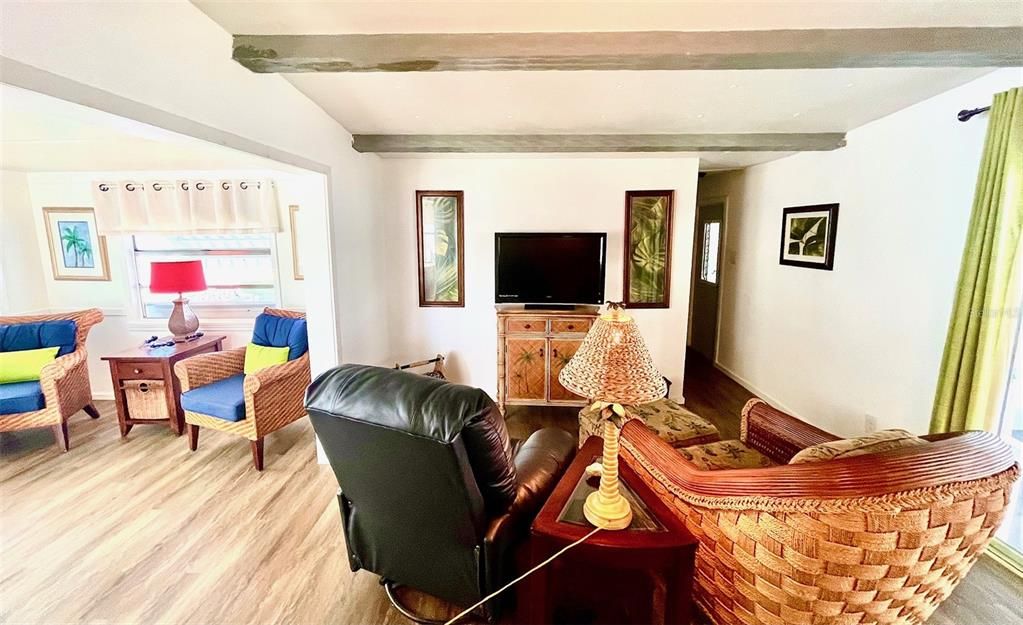 待售: $189,900 (2 贝兹, 2 浴室, 840 平方英尺)