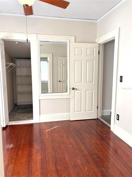 Active With Contract: $1,750 (2 beds, 1 baths, 876 Square Feet)