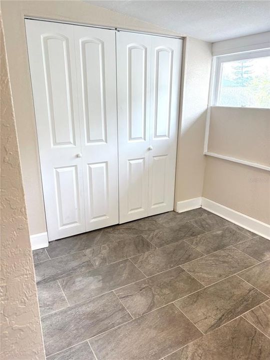 Active With Contract: $1,750 (2 beds, 1 baths, 876 Square Feet)