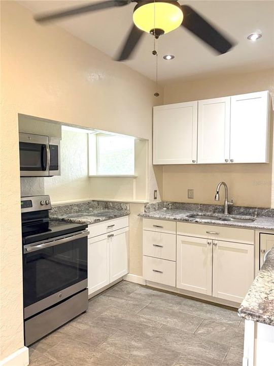 Active With Contract: $1,750 (2 beds, 1 baths, 876 Square Feet)