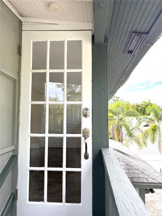 Active With Contract: $1,750 (2 beds, 1 baths, 876 Square Feet)