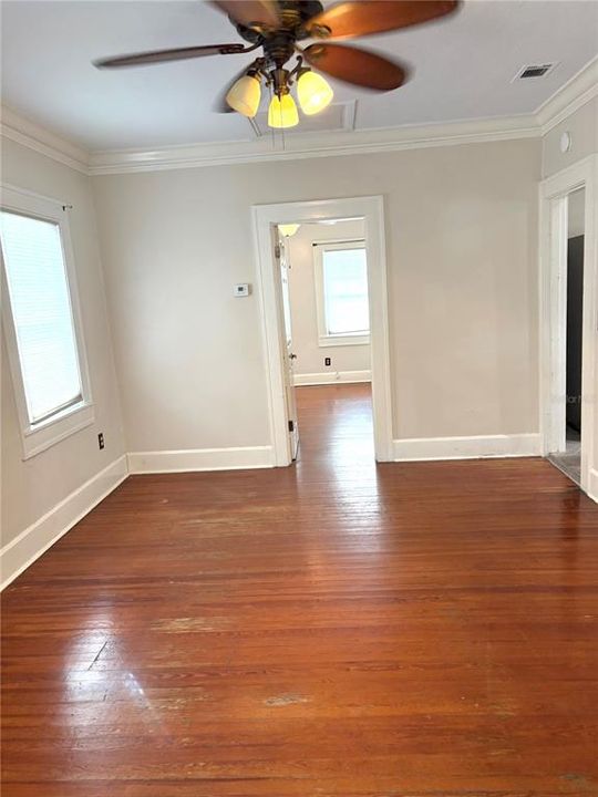 Active With Contract: $1,750 (2 beds, 1 baths, 876 Square Feet)