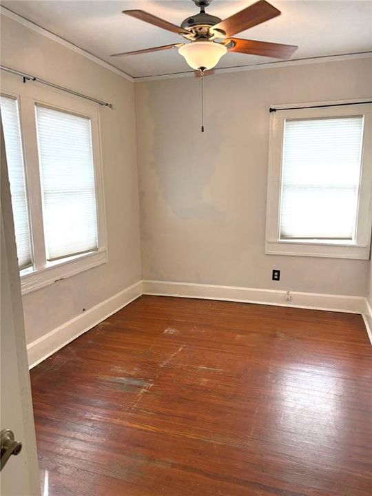 Active With Contract: $1,750 (2 beds, 1 baths, 876 Square Feet)