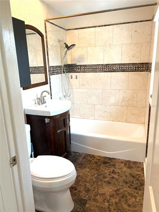 Active With Contract: $1,750 (2 beds, 1 baths, 876 Square Feet)