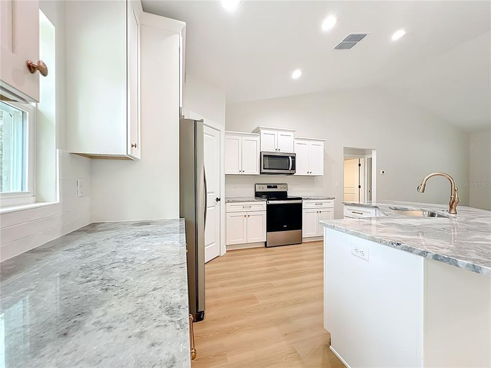 For Sale: $278,900 (3 beds, 2 baths, 1491 Square Feet)