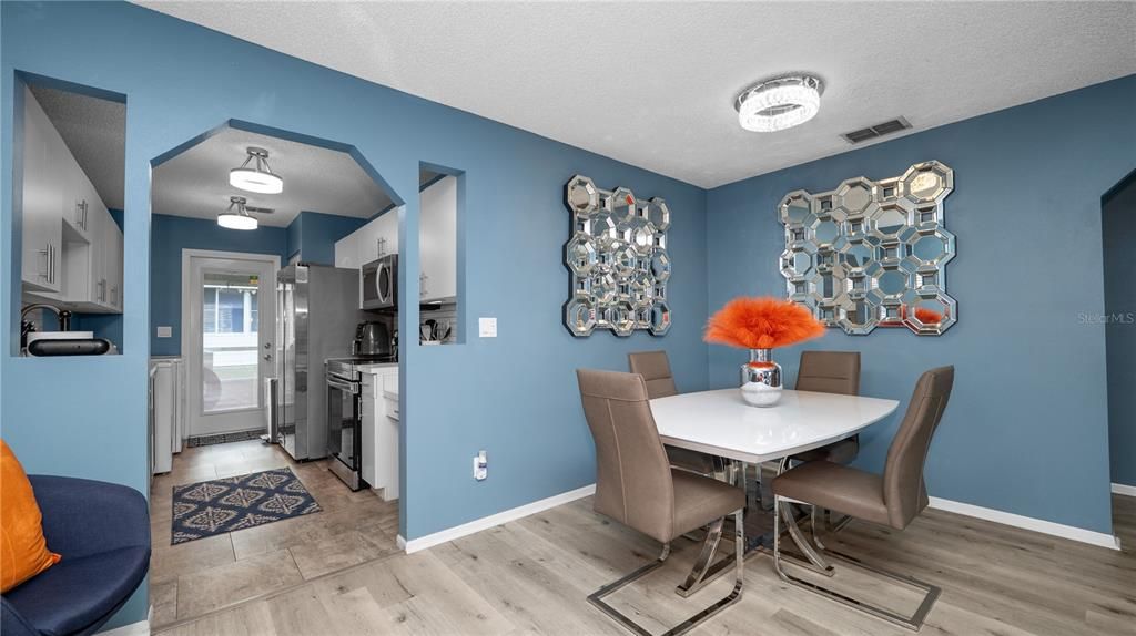 На продажу: $169,000 (3 спален, 2 ванн, 1073 Квадратных фут)