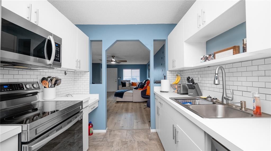 На продажу: $169,000 (3 спален, 2 ванн, 1073 Квадратных фут)