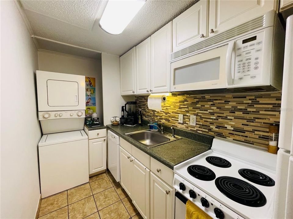 待售: $107,900 (1 贝兹, 1 浴室, 548 平方英尺)