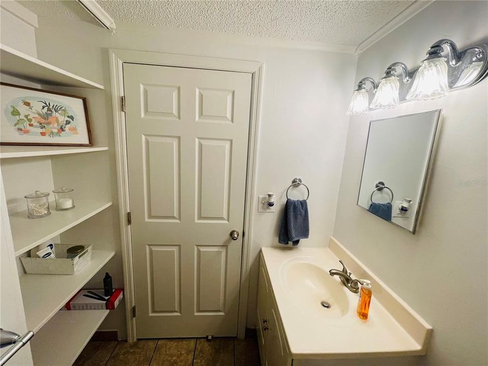 待售: $107,900 (1 贝兹, 1 浴室, 548 平方英尺)