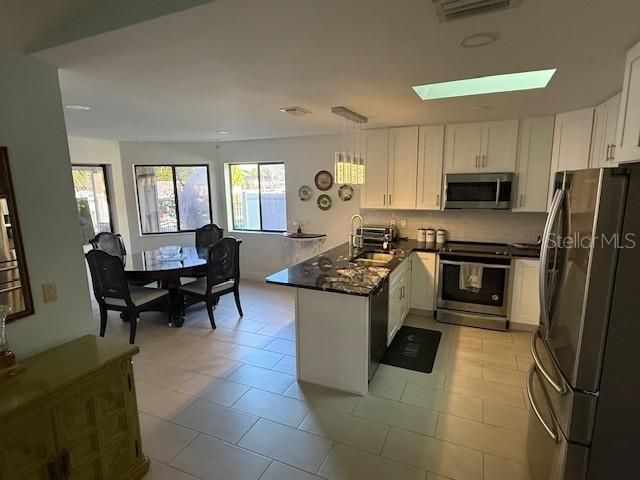 For Rent: $3,280 (3 beds, 2 baths, 1620 Square Feet)