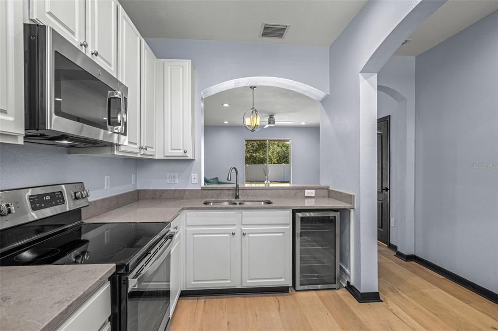 На продажу: $214,900 (2 спален, 2 ванн, 1120 Квадратных фут)