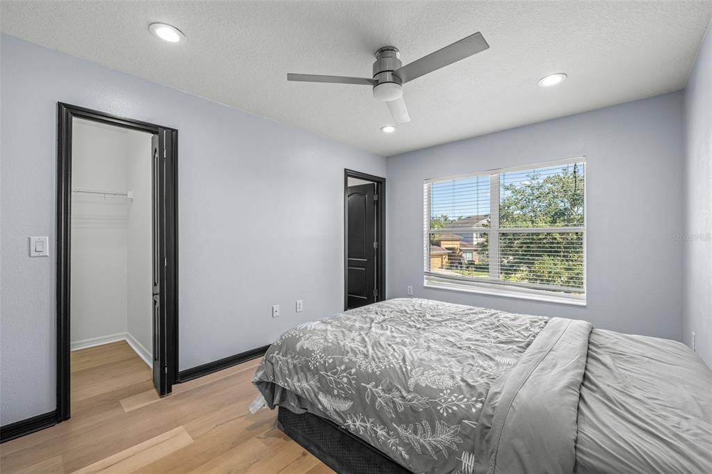 На продажу: $214,900 (2 спален, 2 ванн, 1120 Квадратных фут)