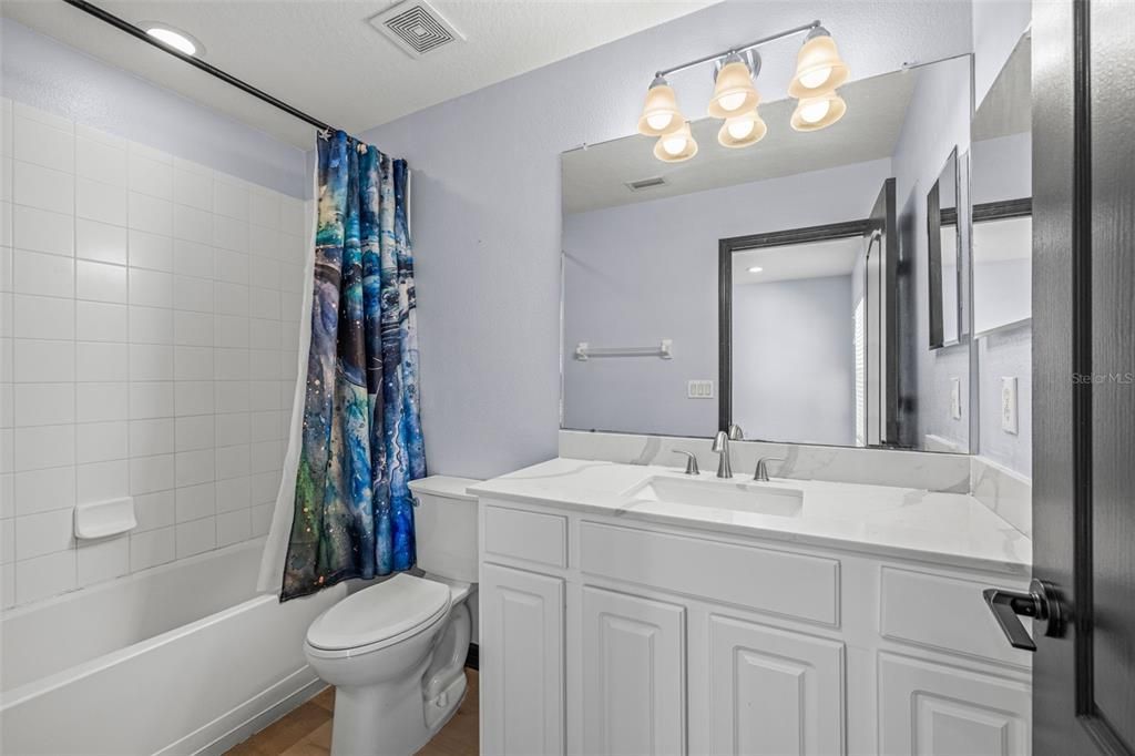 На продажу: $214,900 (2 спален, 2 ванн, 1120 Квадратных фут)