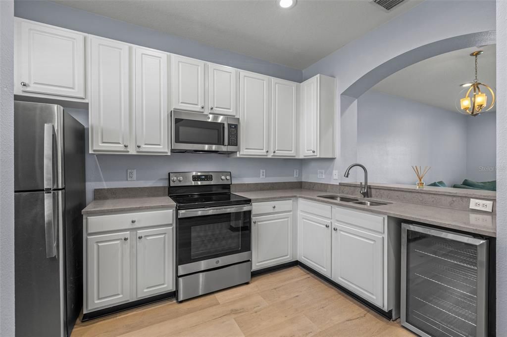 На продажу: $214,900 (2 спален, 2 ванн, 1120 Квадратных фут)